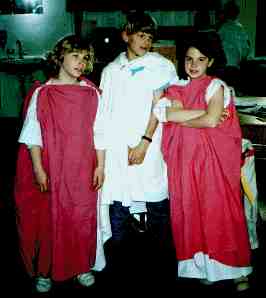 Kinder in r&ouml;mischer Kleidung